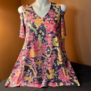 Jess and Jane Cold shoulder Floral top Size Small